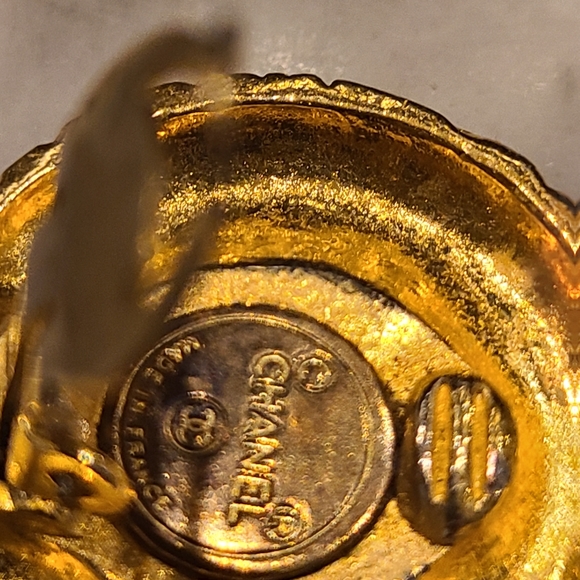 AUTH CHANEL 18K GOLD PLATED CC LOGO NECKLACE & EARRINGS SET - Picture 5 of 14